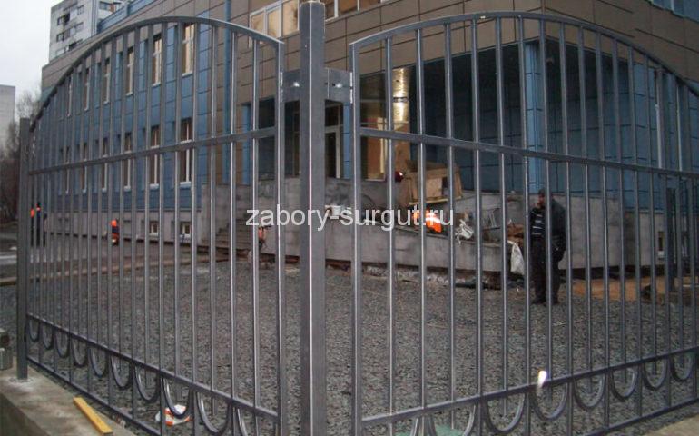 забор из профтрубы в Сургуте